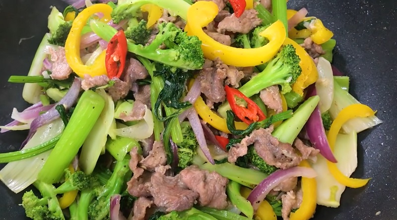 Bò xào rau thập cẩm
