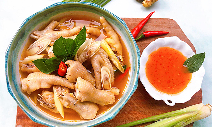 Chân gà hấp thái