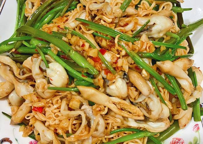 Mì xào ốc móng tay